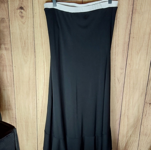White House Black Market Strapless Dress With White Trim Bodice and White Hem - Picture 4 of 12